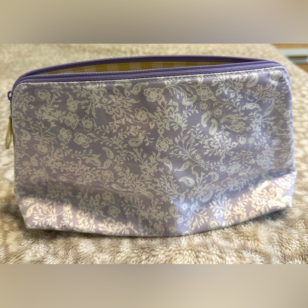 NWT Roller Rabbit Make Up Bag